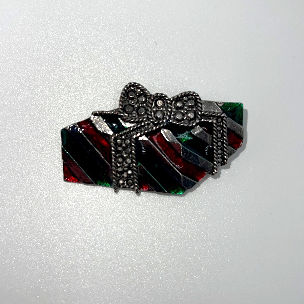 Vintage LIA Lianna Green Red Enamel Christmas Present Brooch